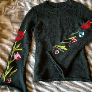 Romeo + Juliet emerald green embroidered sweater